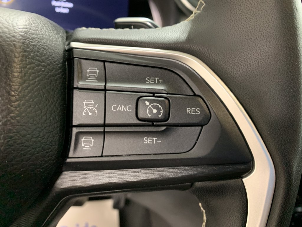 Used 2025 Jeep Grand Cherokee Altitude AWD/4WD image 13