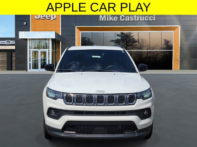 Used 2023 Jeep Compass Latitude AWD/4WD image 2