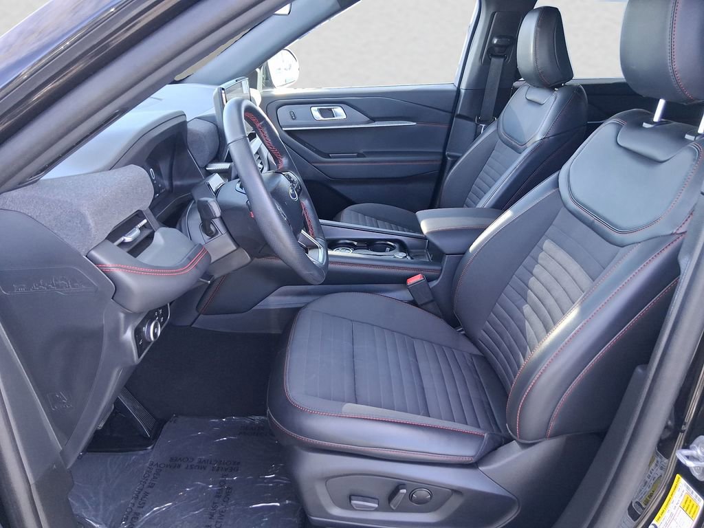 Certified 2025 Ford Explorer ST-Line w/ ST-Line Street Pack image 9