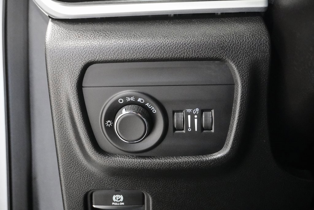 Certified 2025 Jeep Grand Cherokee Laredo w/ Luxury Tech Group I image 20