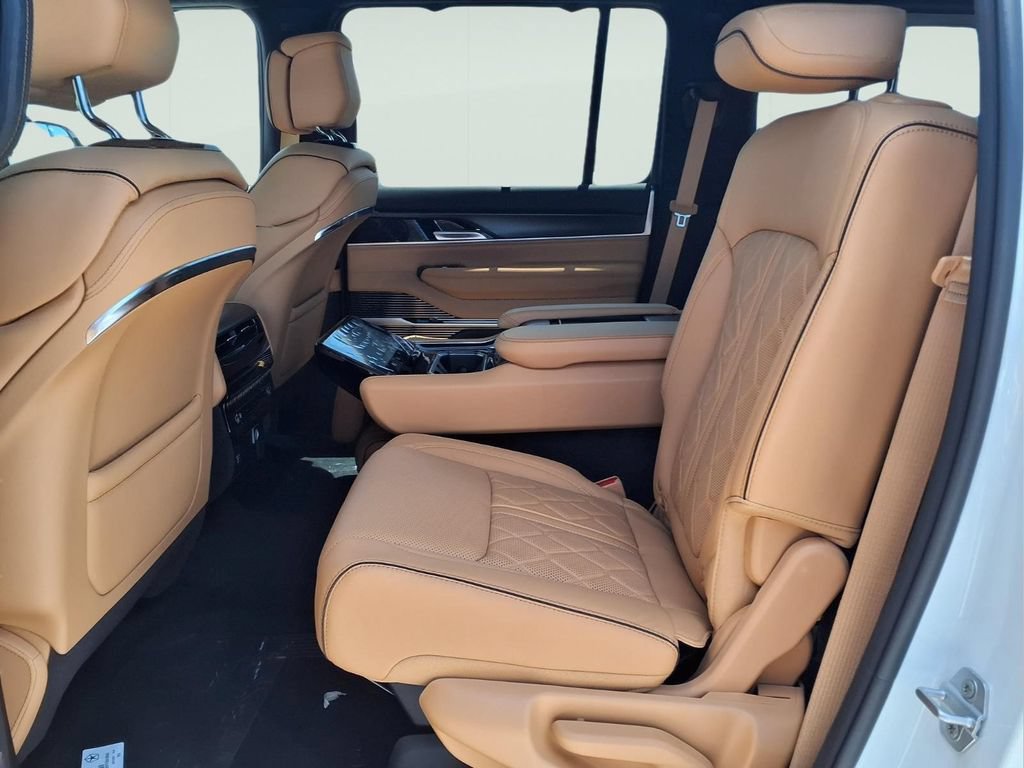 New 2026 Jeep Grand Wagoneer Summit AWD/4WD image 9