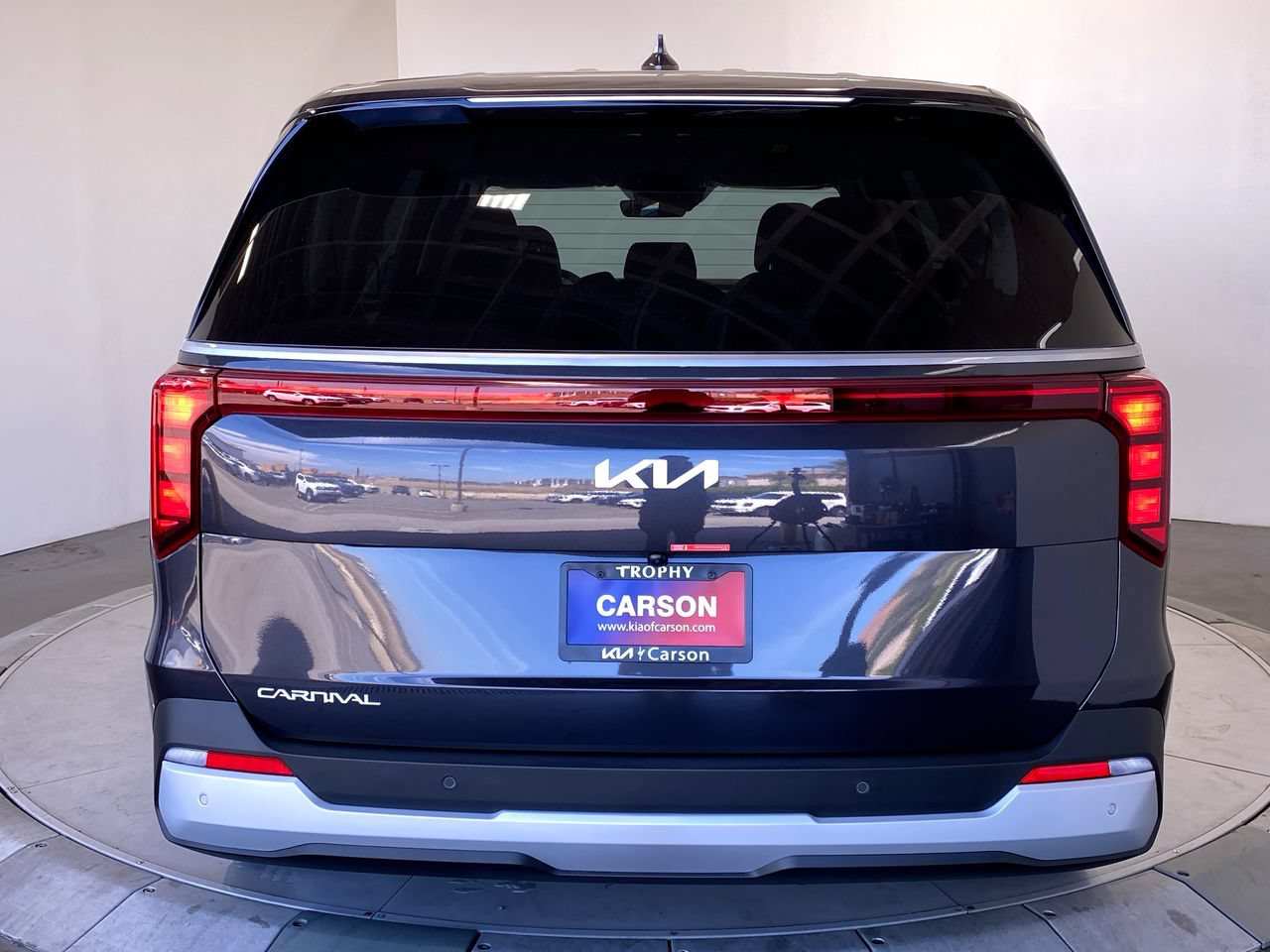 New 2027 Kia Carnival FWD image 4