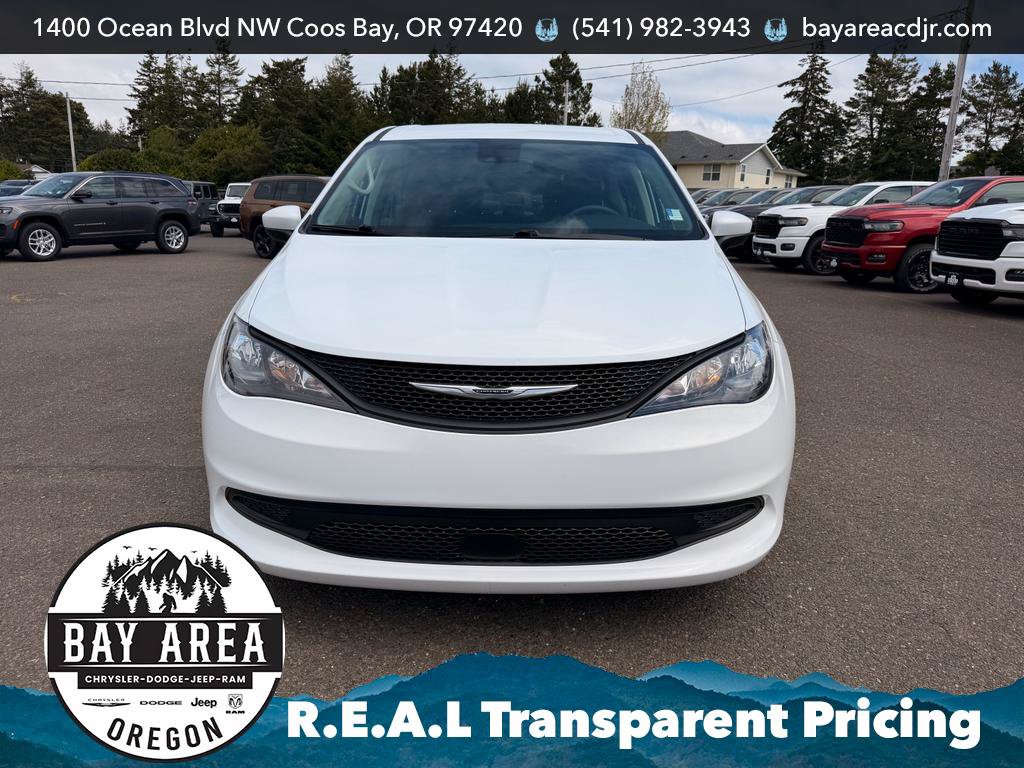 Used 2023 Chrysler Voyager LX FWD image 2