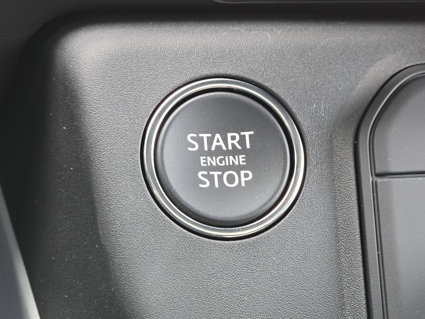 New 2026 Land Rover Defender 110 X-Dynamic SE image 13