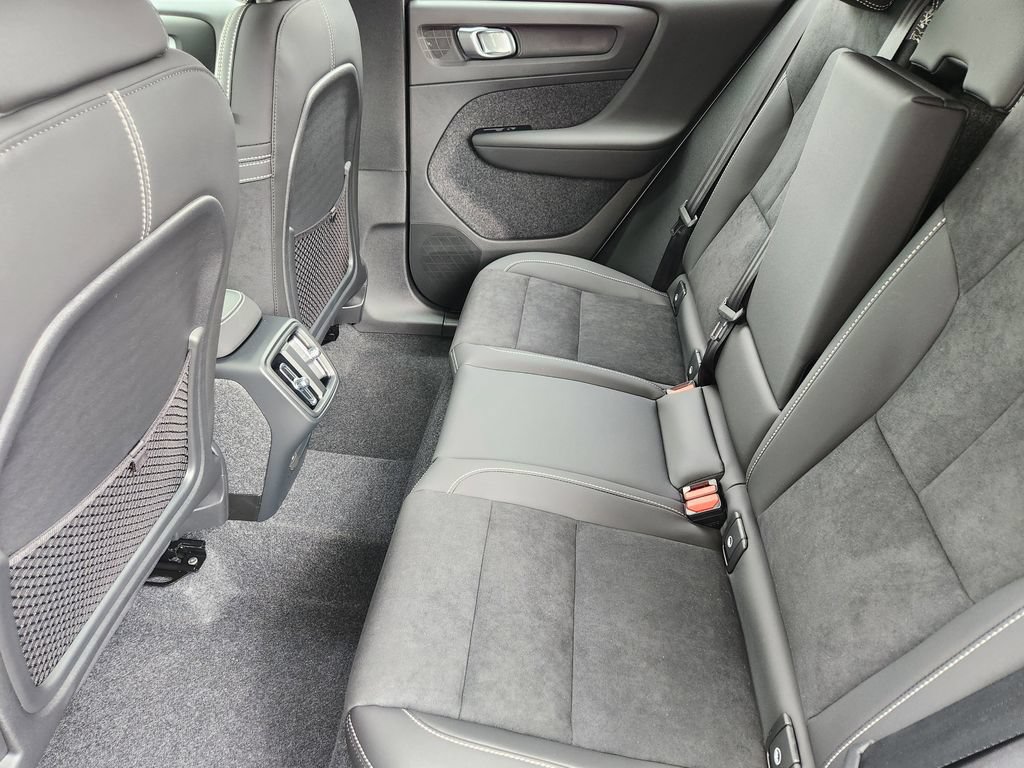 New 2026 Volvo XC40 B5 Ultra w/ Climate Package AWD/4WD image 19