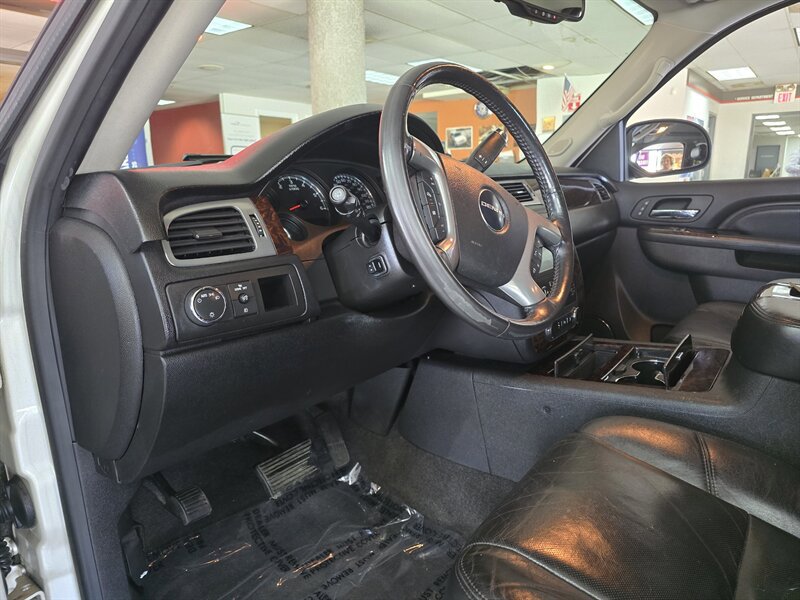 Used 2010 GMC Yukon Denali AWD/4WD image 8