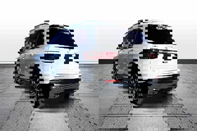 Used 2025 Mercedes-Benz GLB 250 4MATIC image 3