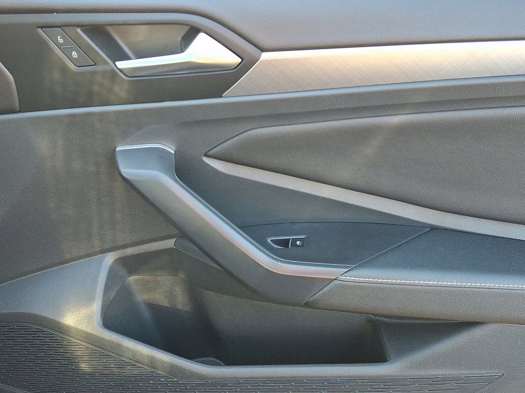 Used 2024 Volkswagen Jetta SE image 10