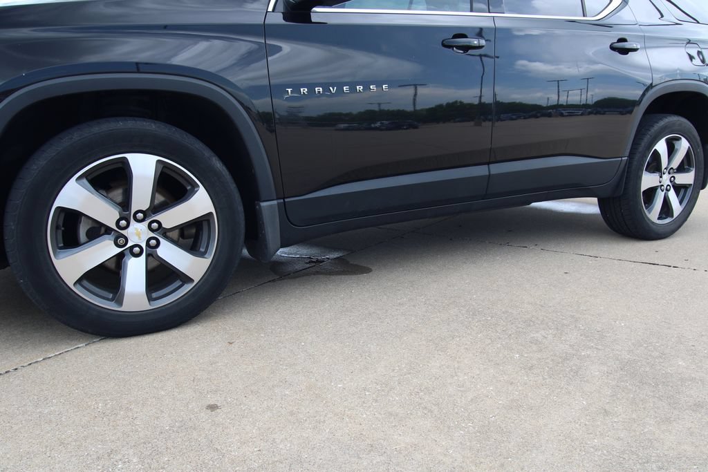 Used 2019 Chevrolet Traverse LT w/ LPO, Blackout Package AWD/4WD image 11