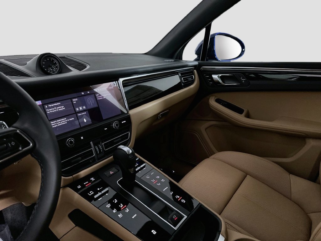 Certified 2026 Porsche Macan AWD/4WD image 26