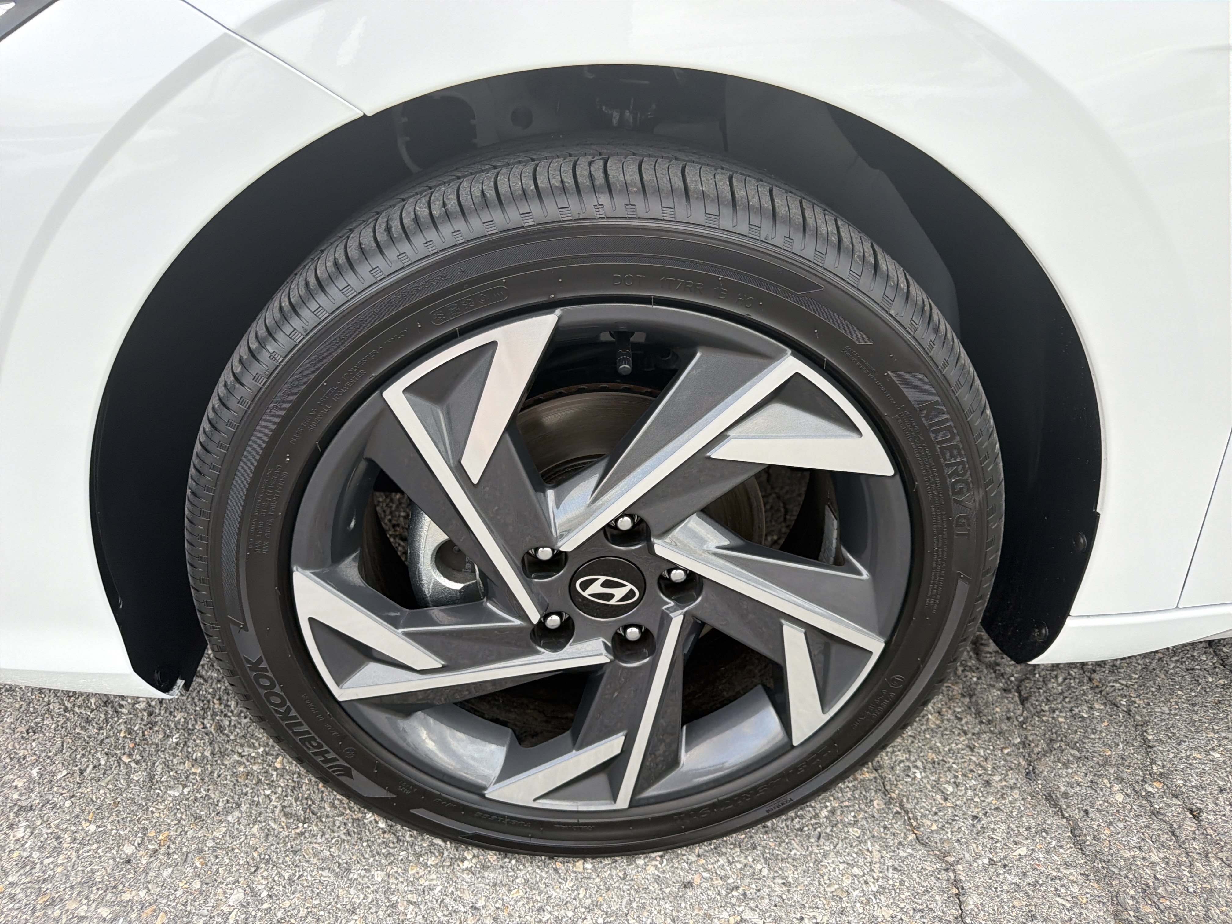 New 2026 Hyundai Elantra Limited w/ Cargo Package FWD image 10
