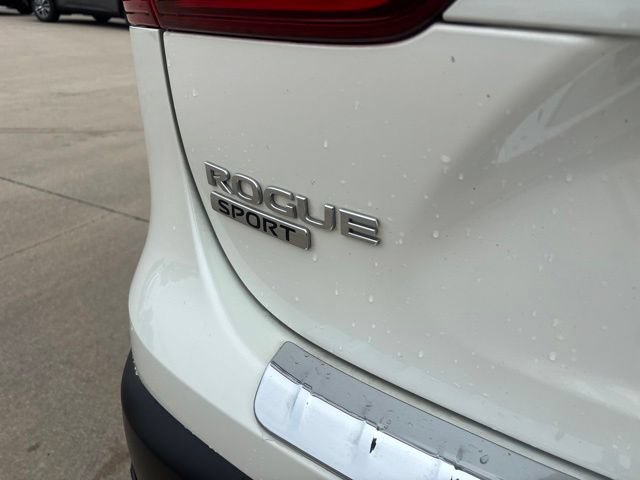 Used 2022 Nissan Rogue Sport SL FWD image 11