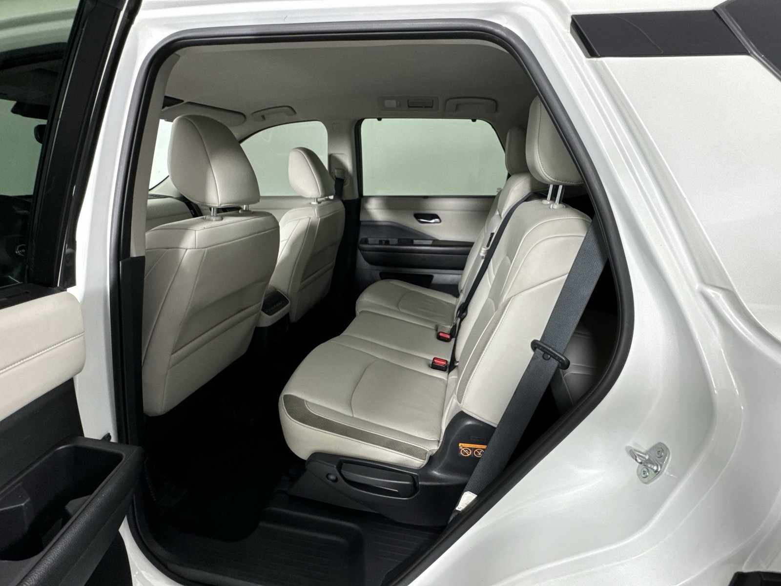 Used 2022 Nissan Pathfinder SL AWD/4WD image 25