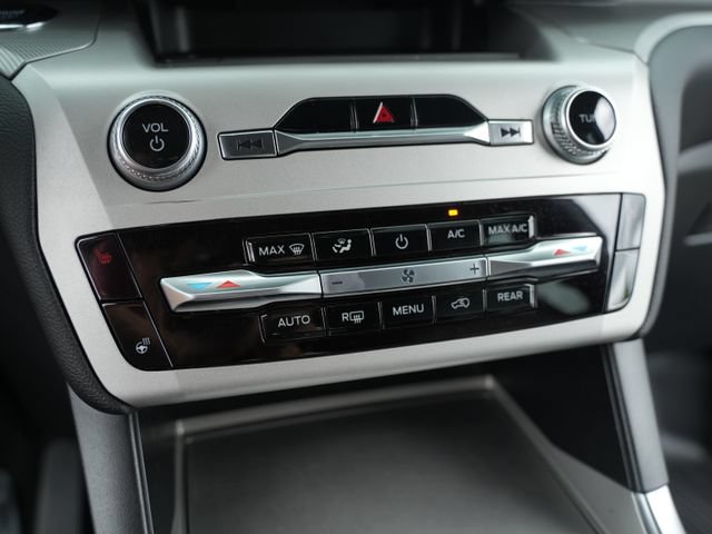 Used 2022 Ford Explorer XLT w/ Equipment Group 202A RWD image 37