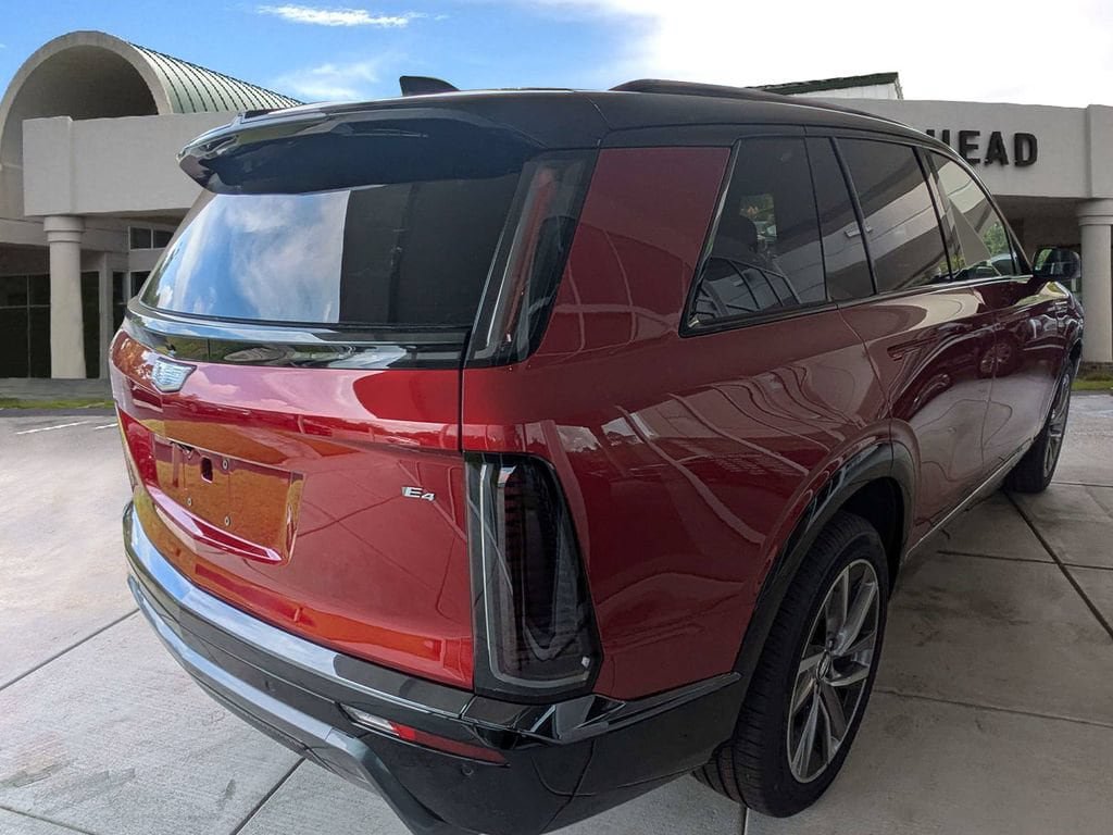 New 2027 Cadillac Vistiq Sport w/ LPO, Floor Liner Package AWD/4WD image 6