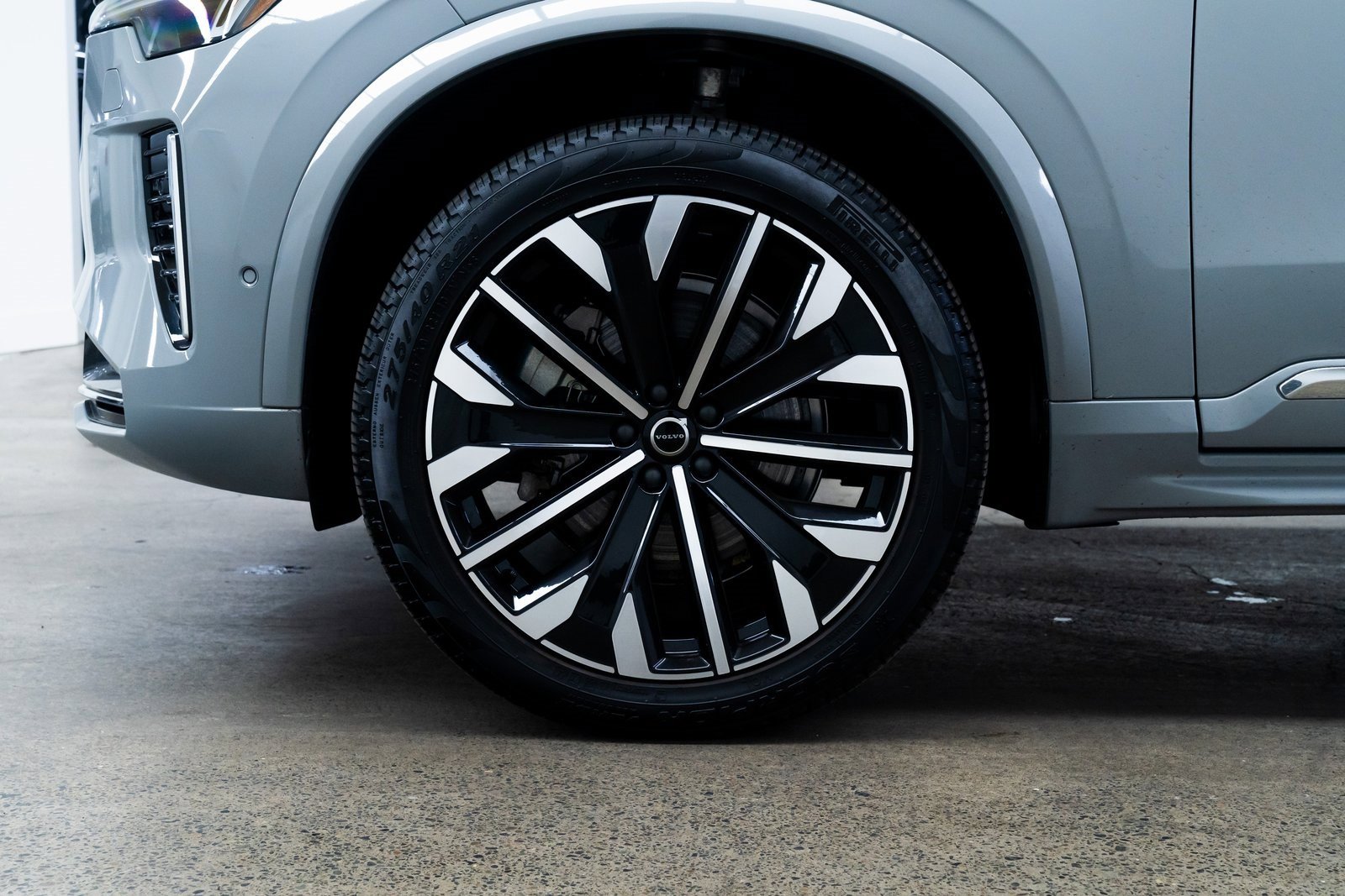 Used 2025 Volvo XC90 B6 Plus image 7