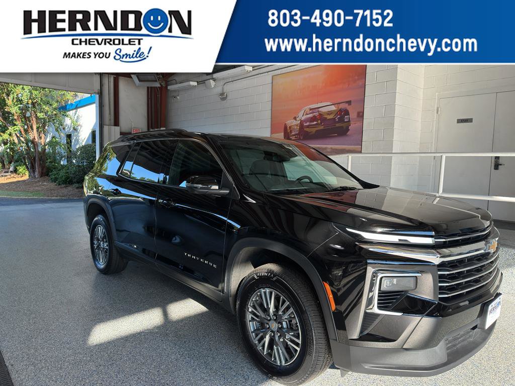 Used 2025 Chevrolet Traverse LT