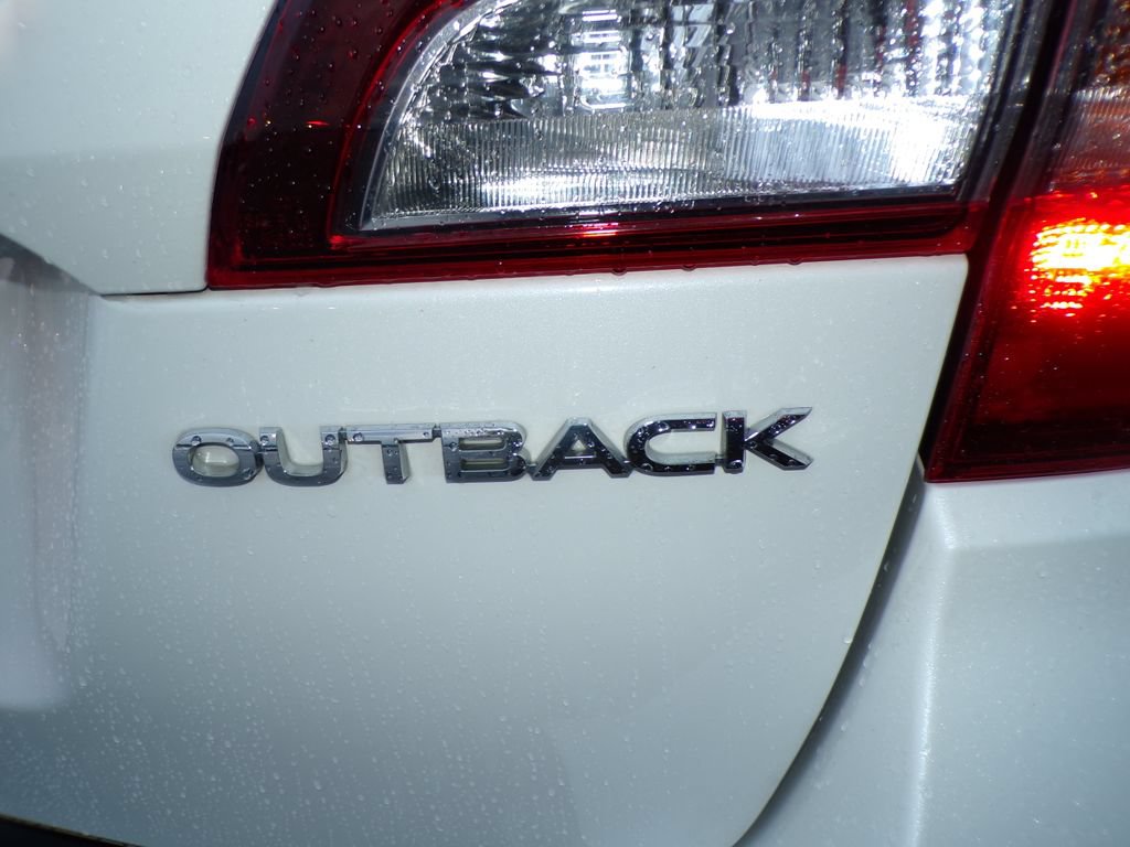 Used 2018 Subaru Outback 2.5i Premium AWD/4WD image 17