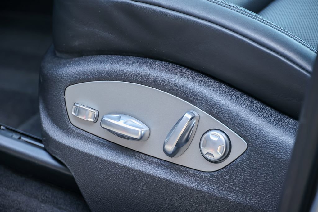 Certified 2025 Porsche Macan image 39