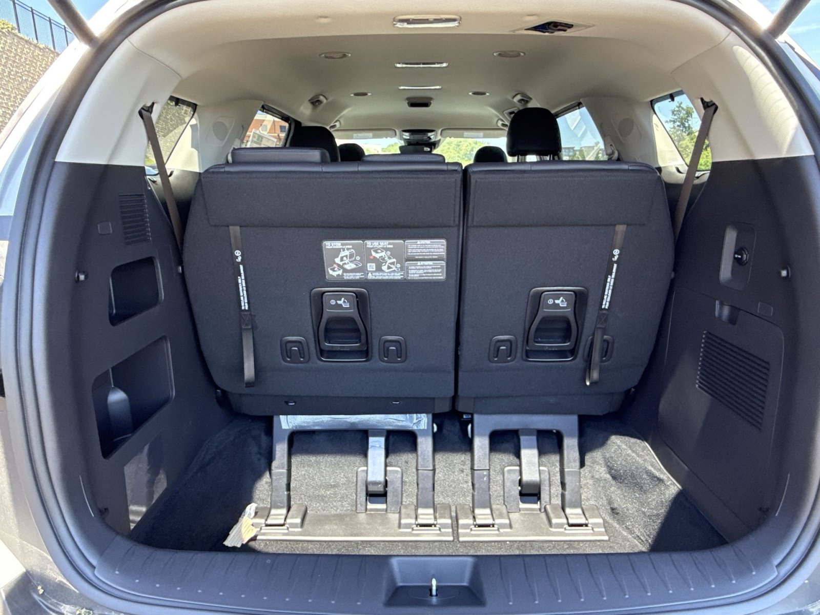 New 2026 Kia Carnival EX FWD image 39