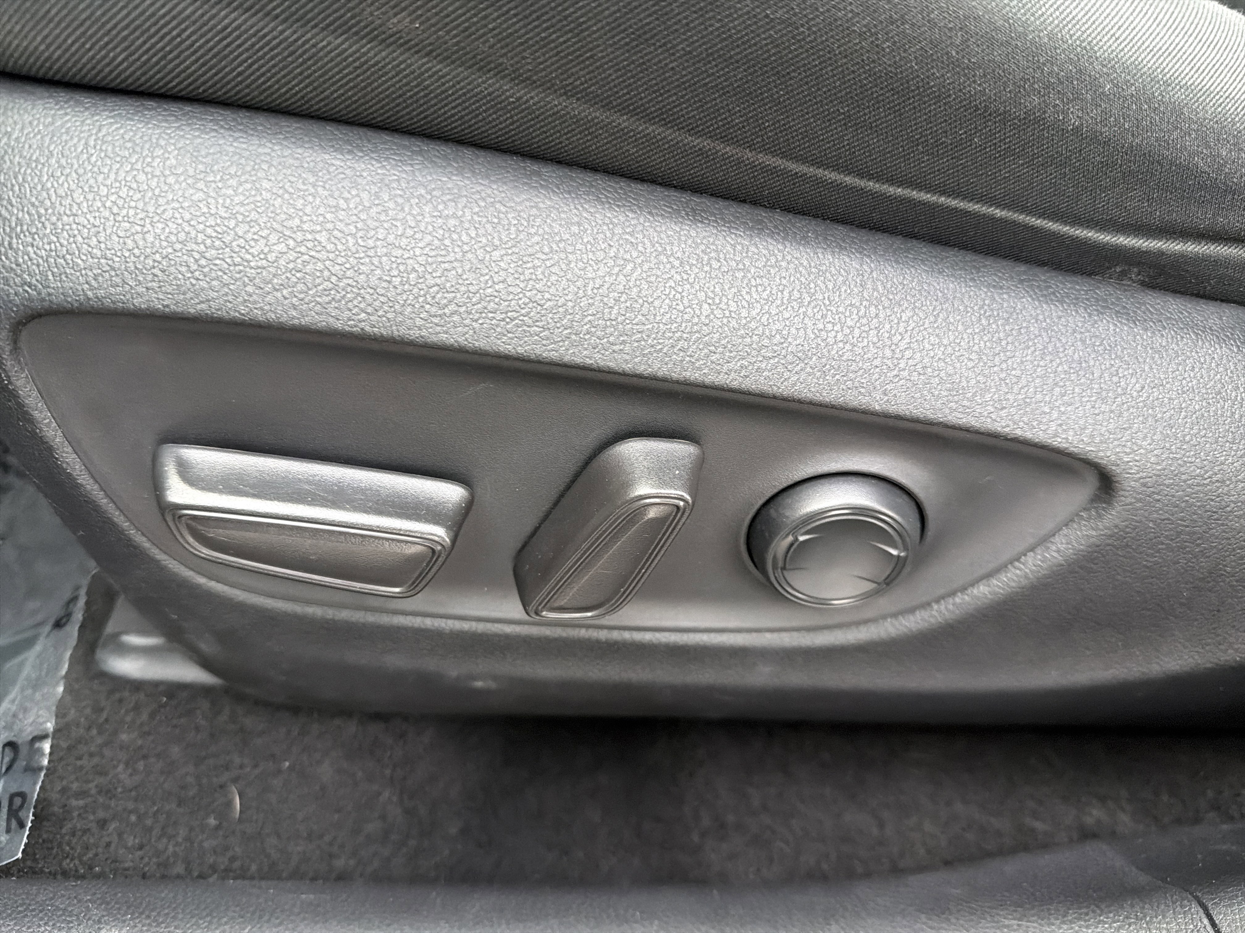 Used 2021 Toyota RAV4 XLE w/ Convenience Package image 21