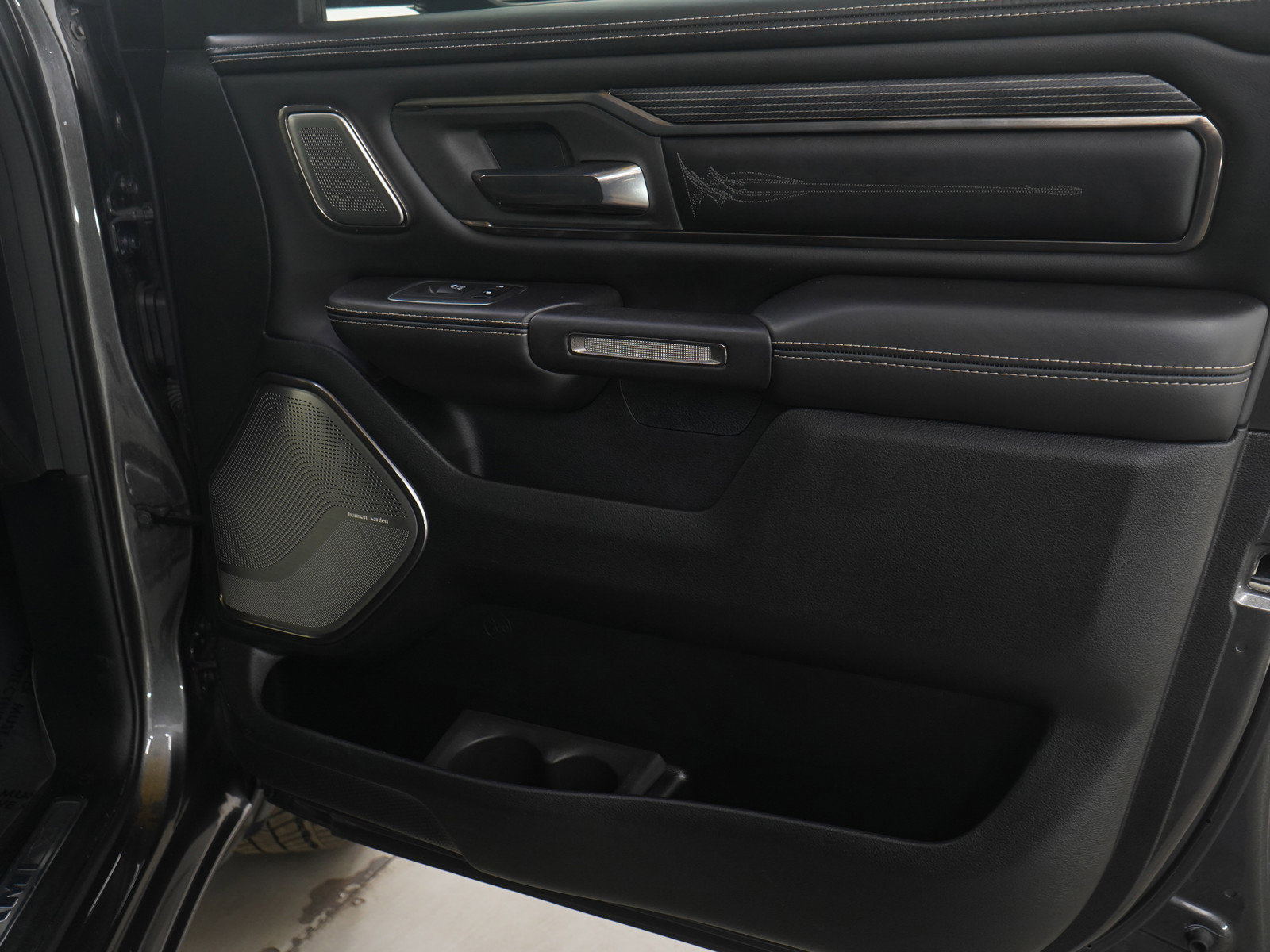 Used 2021 RAM 1500 Limited w/ Night Edition AWD/4WD image 9