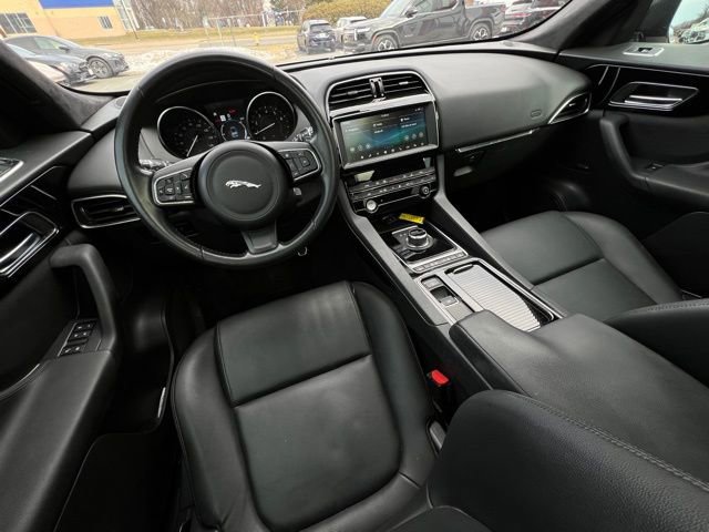 Used 2019 Jaguar F-PACE Premium image 27