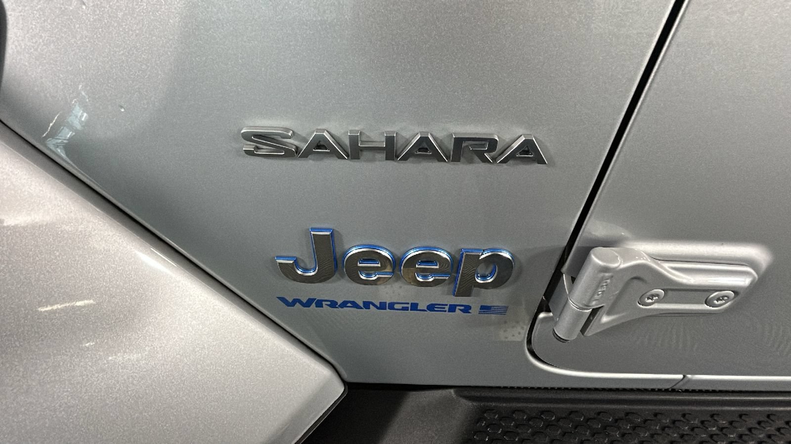 Used 2023 Jeep Wrangler Unlimited Sahara w/ Cold Weather Group AWD/4WD image 11
