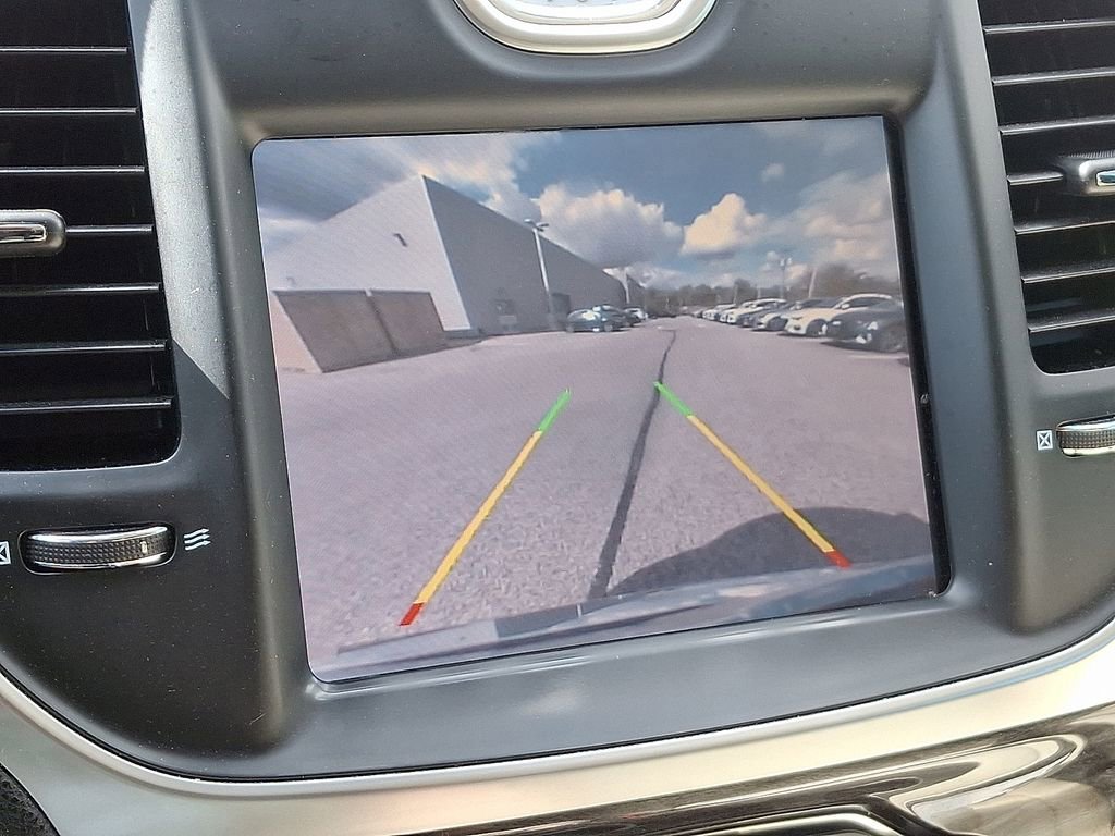 Used 2016 Chrysler 300 Limited image 19