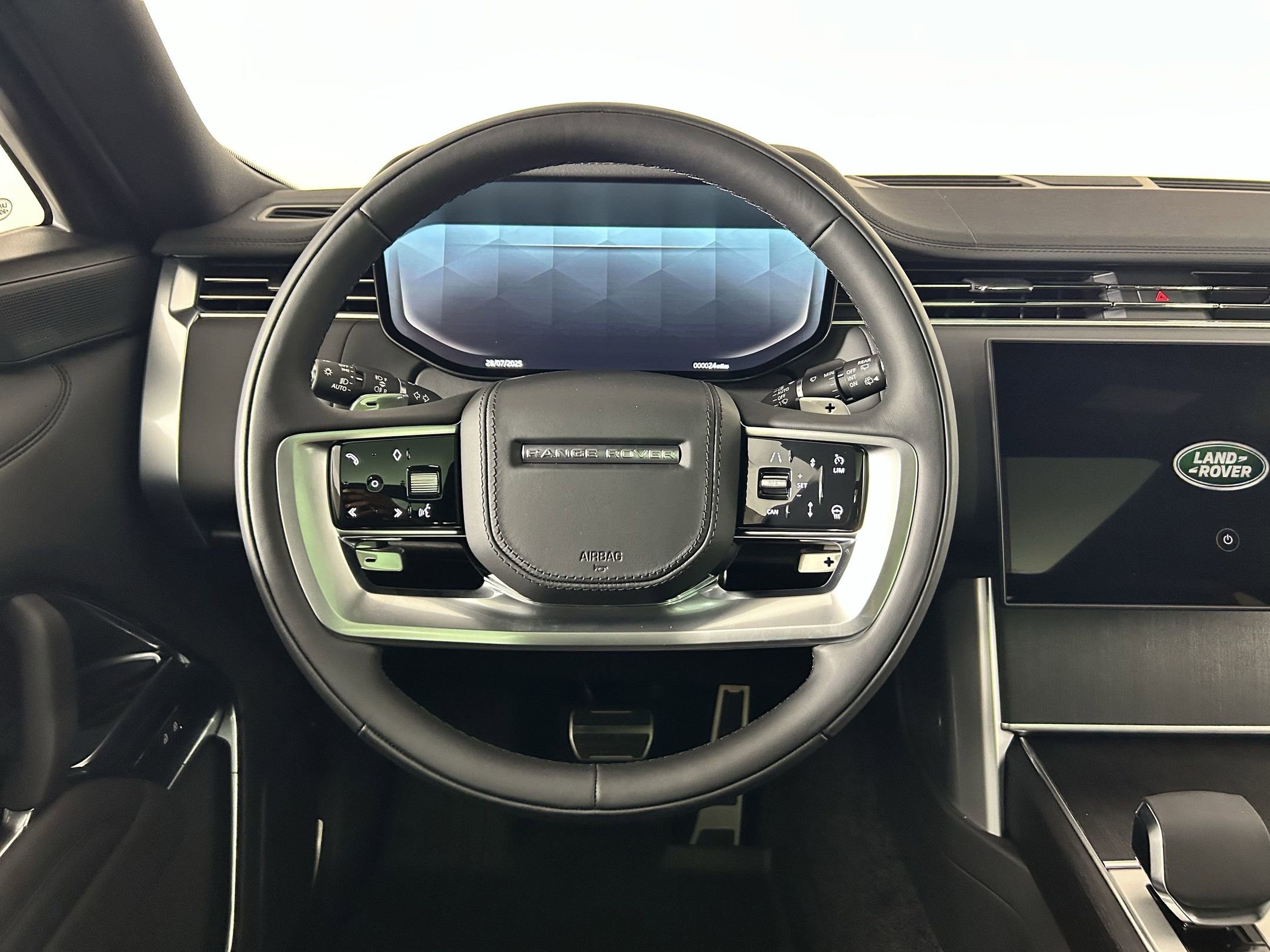 New 2025 Land Rover Range Rover SE image 13