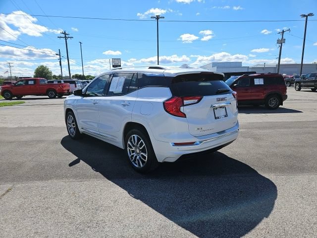 Used 2024 GMC Terrain Denali w/ Denali Premium Package AWD/4WD image 8