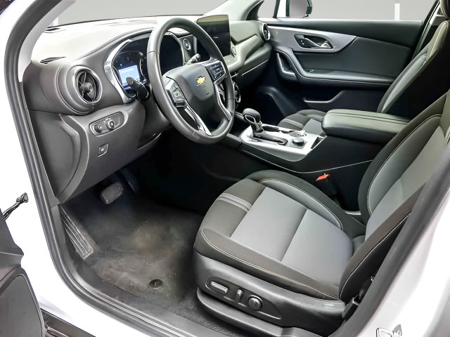 Used 2025 Chevrolet Blazer LT FWD image 9