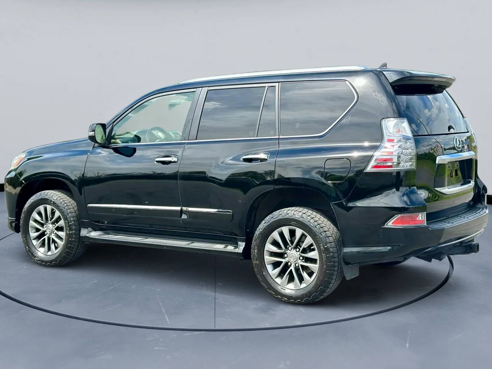 Used 2014 Lexus GX 460 Luxury w/ Driver Support Package AWD/4WD image 4