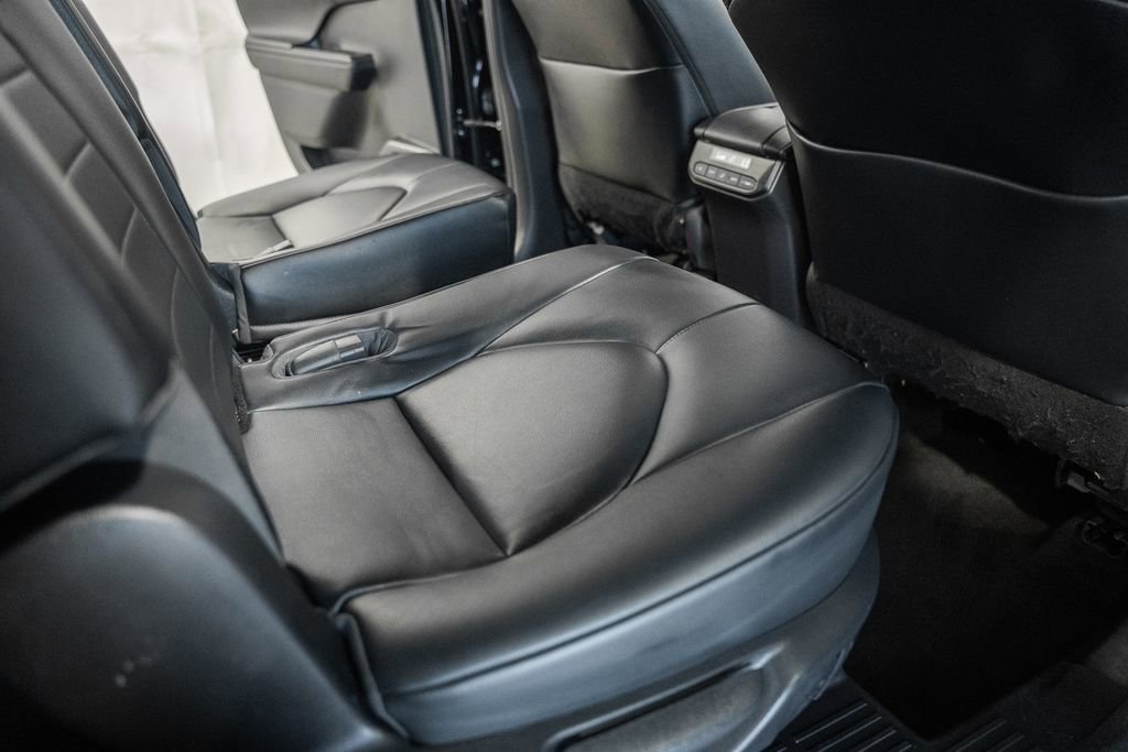 Used 2023 Toyota Highlander XLE image 31