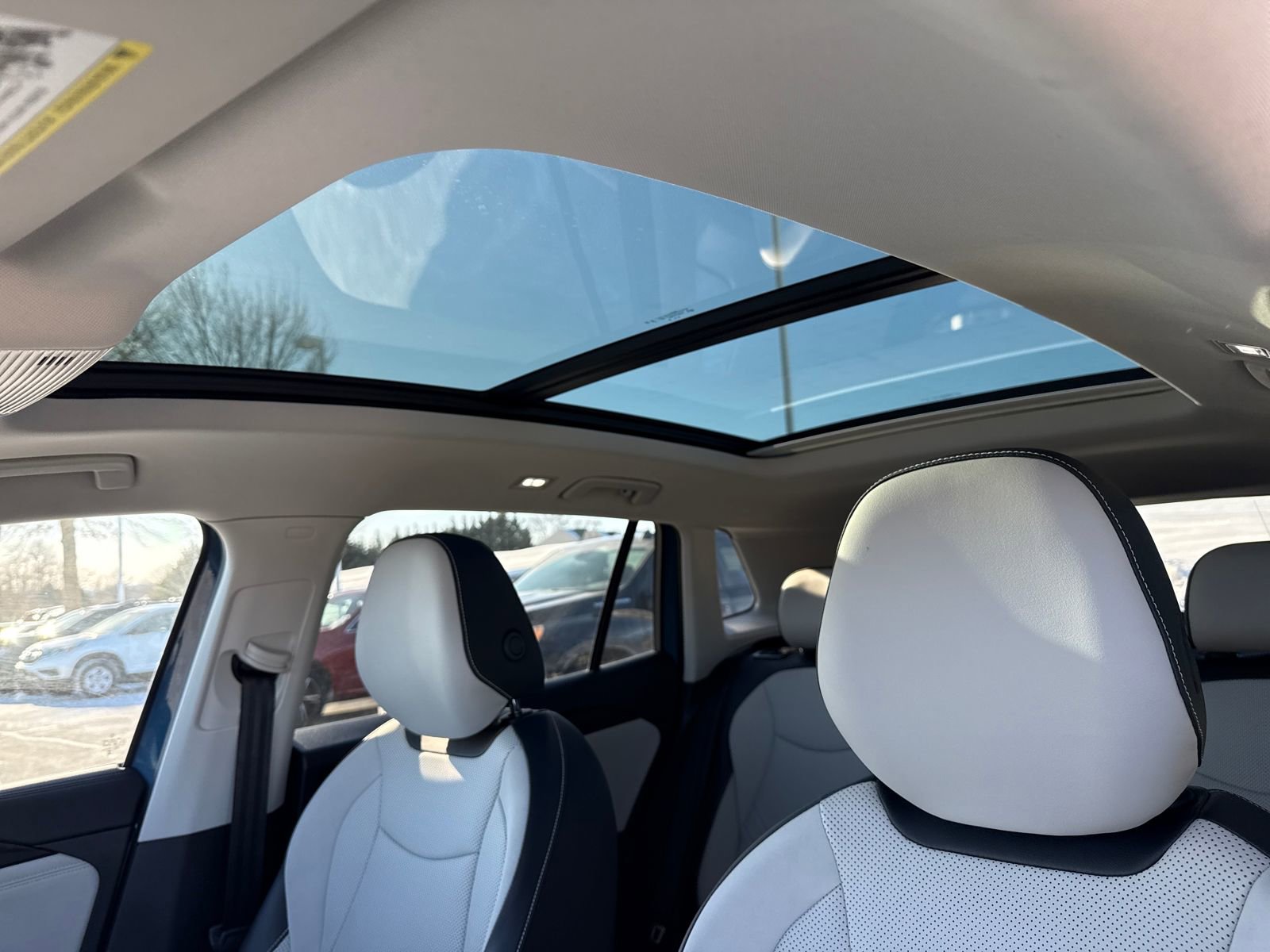 Used 2025 Volkswagen Tiguan SE image 35