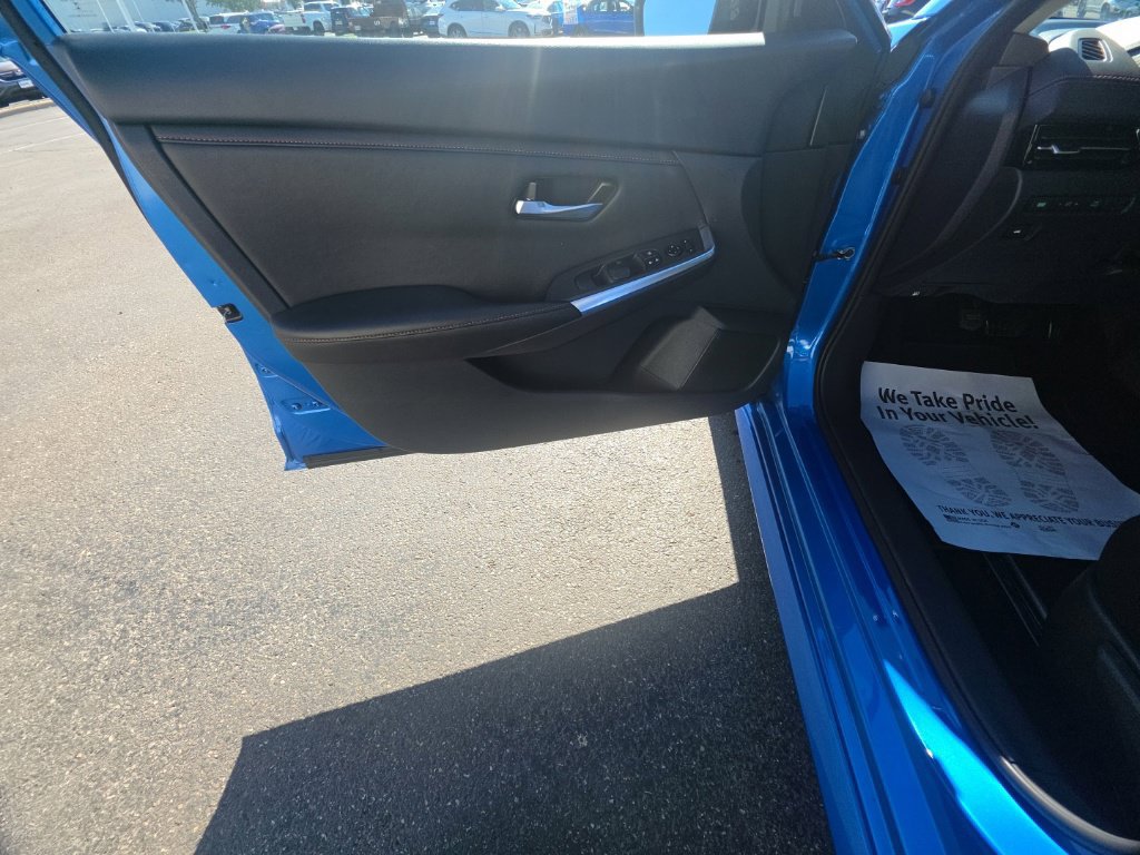Used 2025 Nissan Sentra SR FWD image 12