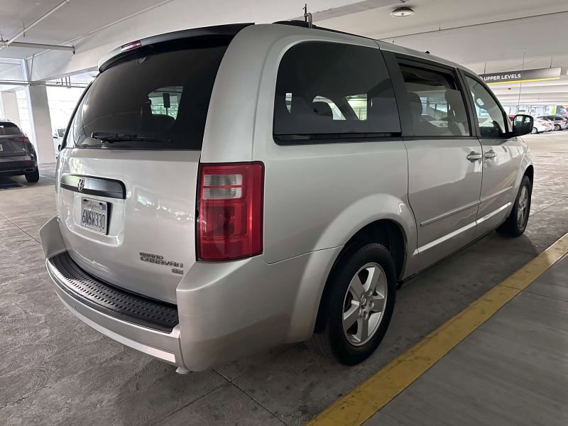 Used 2010 Dodge Grand Caravan SE image 4