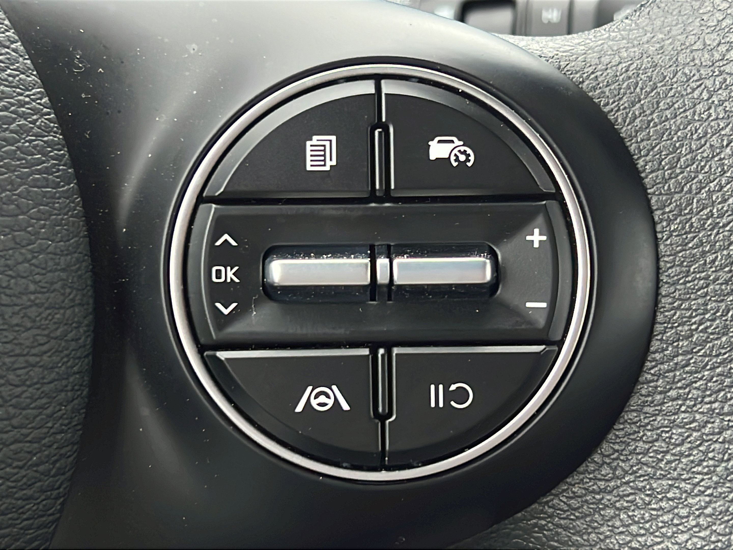 Certified 2025 Kia Soul LX w/ LX Technology Package FWD image 19