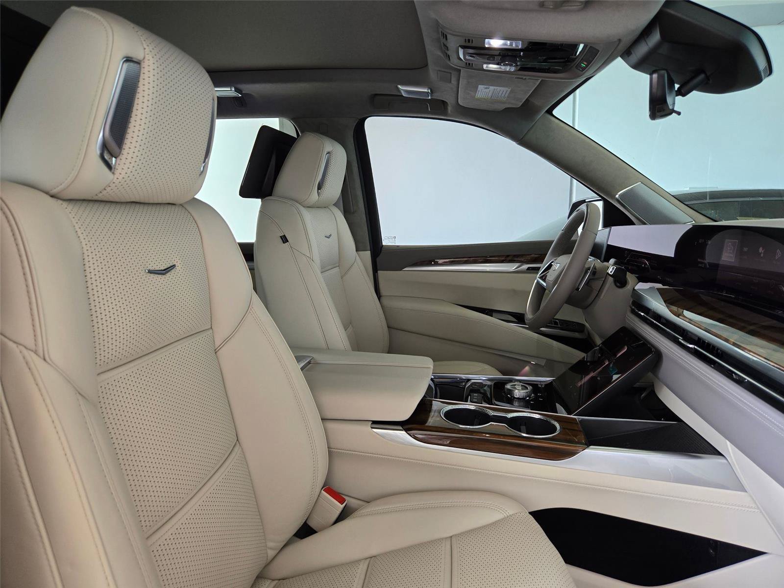 New 2026 Cadillac Escalade ESV Platinum Sport w/ LPO, Floor Liner Package AWD/4WD image 30