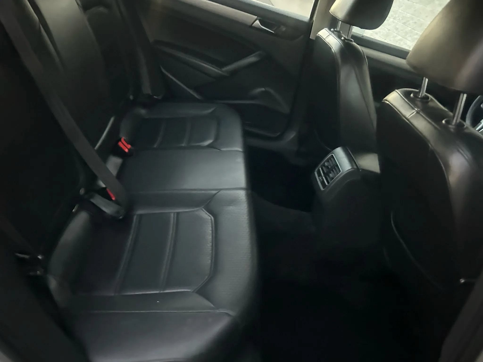 Used 2014 Volkswagen Passat TDI SE FWD image 18