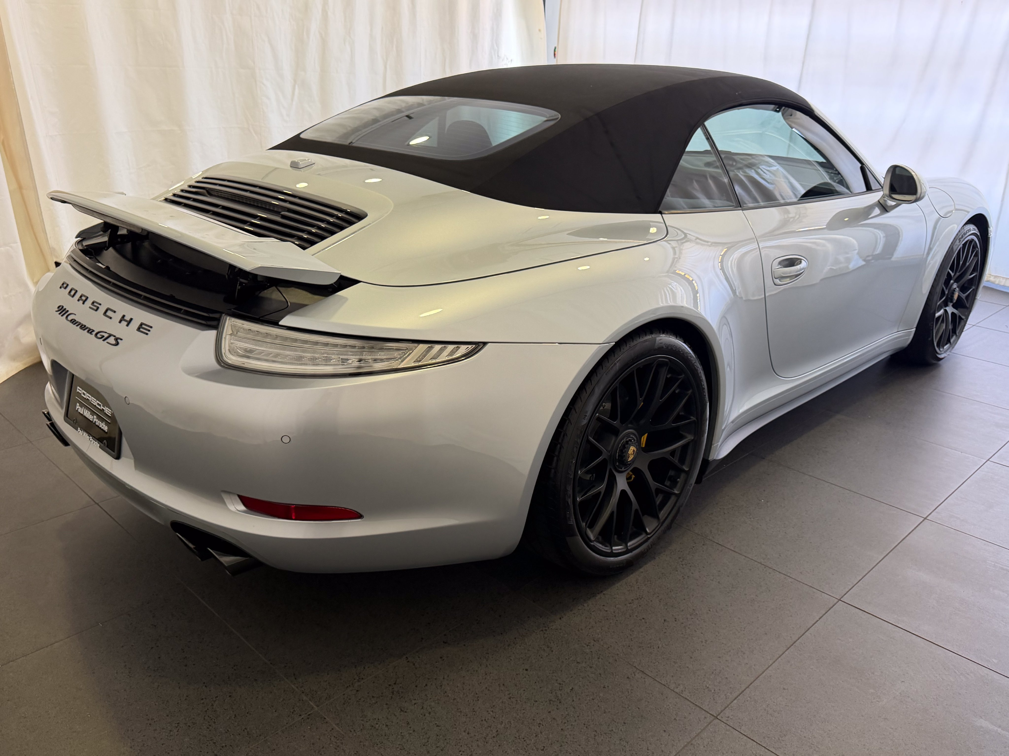 Used 2016 Porsche 911 Carrera GTS RWD image 9