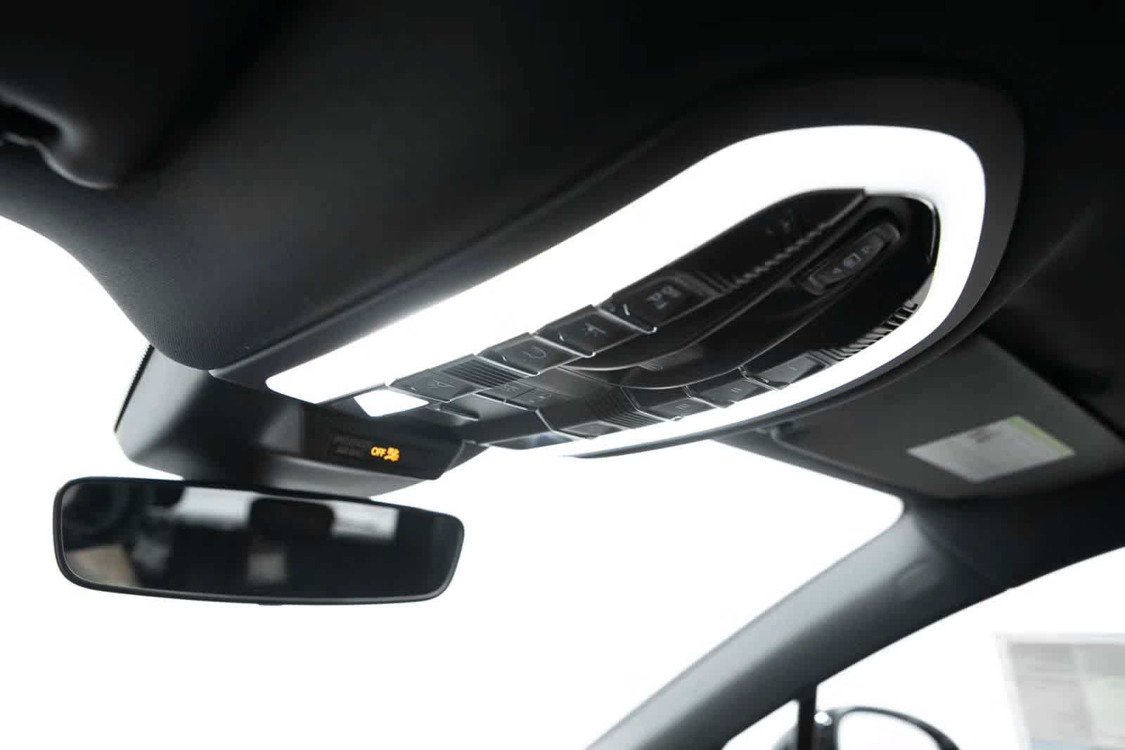 Used 2026 Porsche Macan AWD/4WD image 24