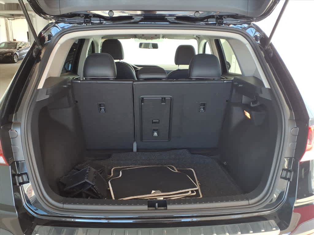 Certified 2022 Volkswagen Taos SE FWD image 18