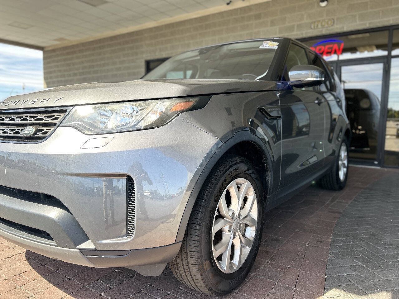 Used 2018 Land Rover Discovery SE AWD/4WD image 26