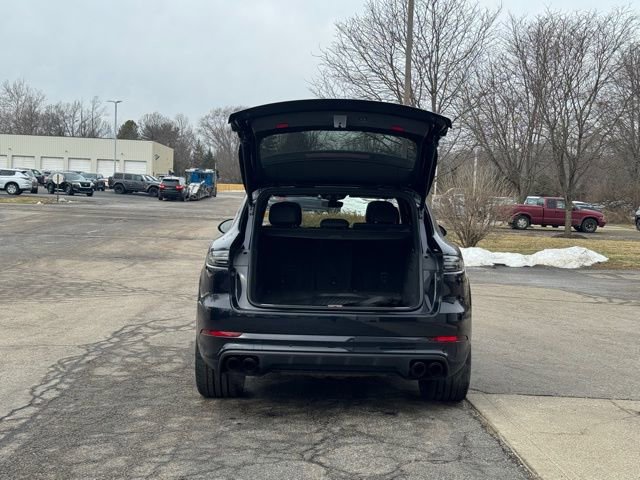 Used 2022 Porsche Cayenne Platinum Edition w/ Premium Package Plus image 33