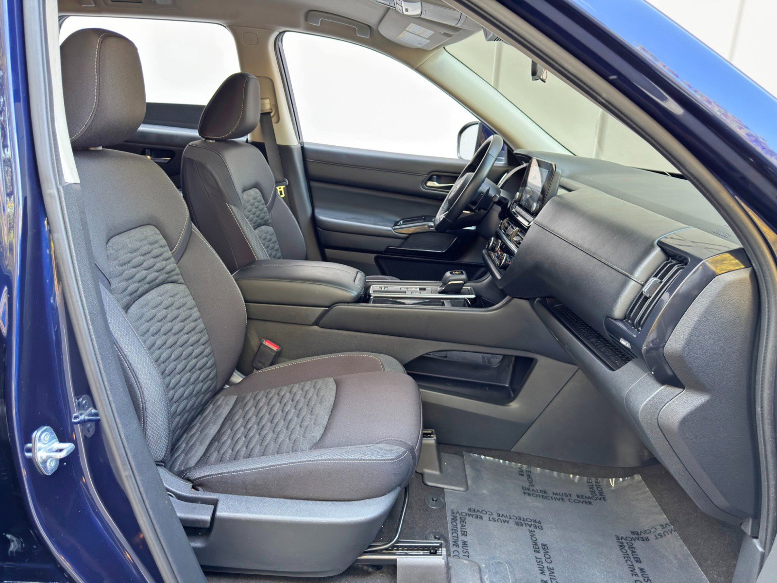 Used 2022 Nissan Pathfinder SV image 14