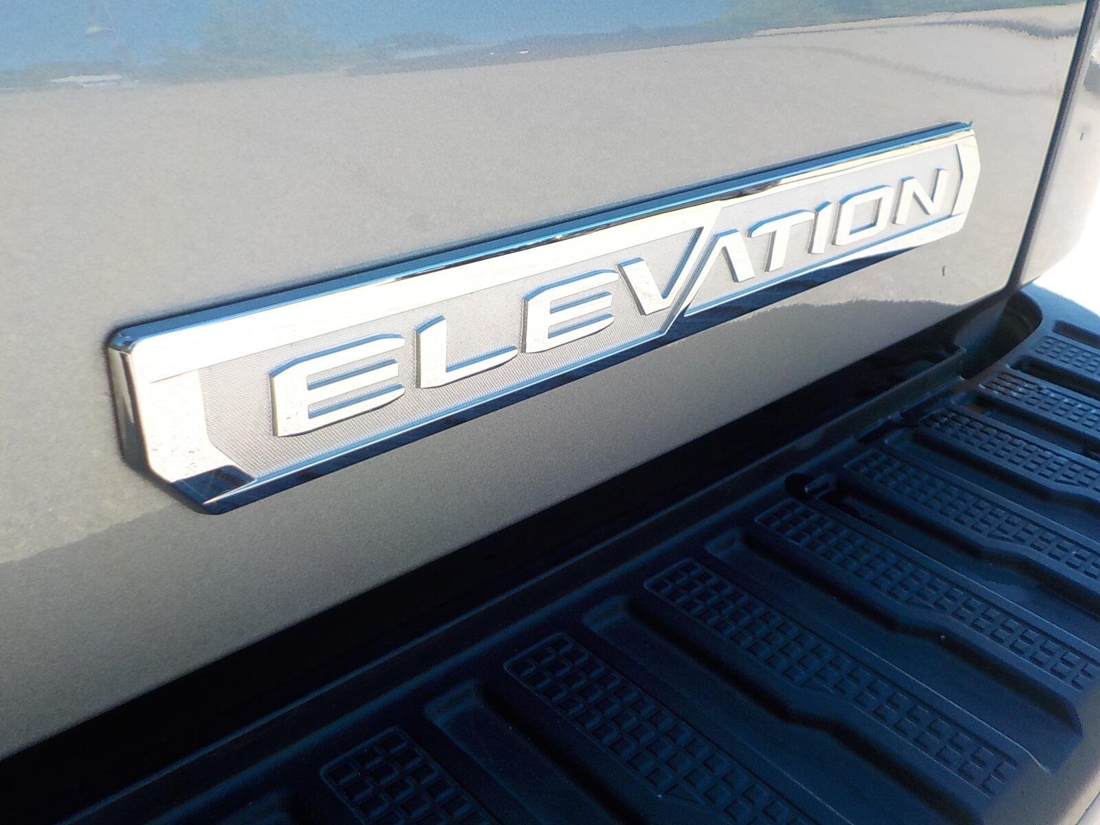 Used 2025 GMC Sierra 1500 Elevation w/ Preferred Package AWD/4WD image 9