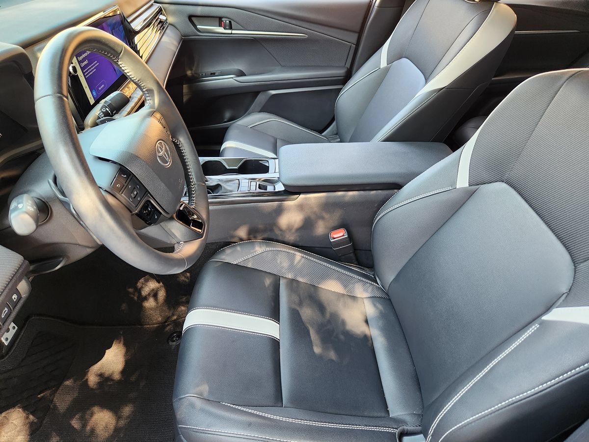 Used 2025 Toyota Camry SE w/ Multimedia Upgrade Package FWD image 27