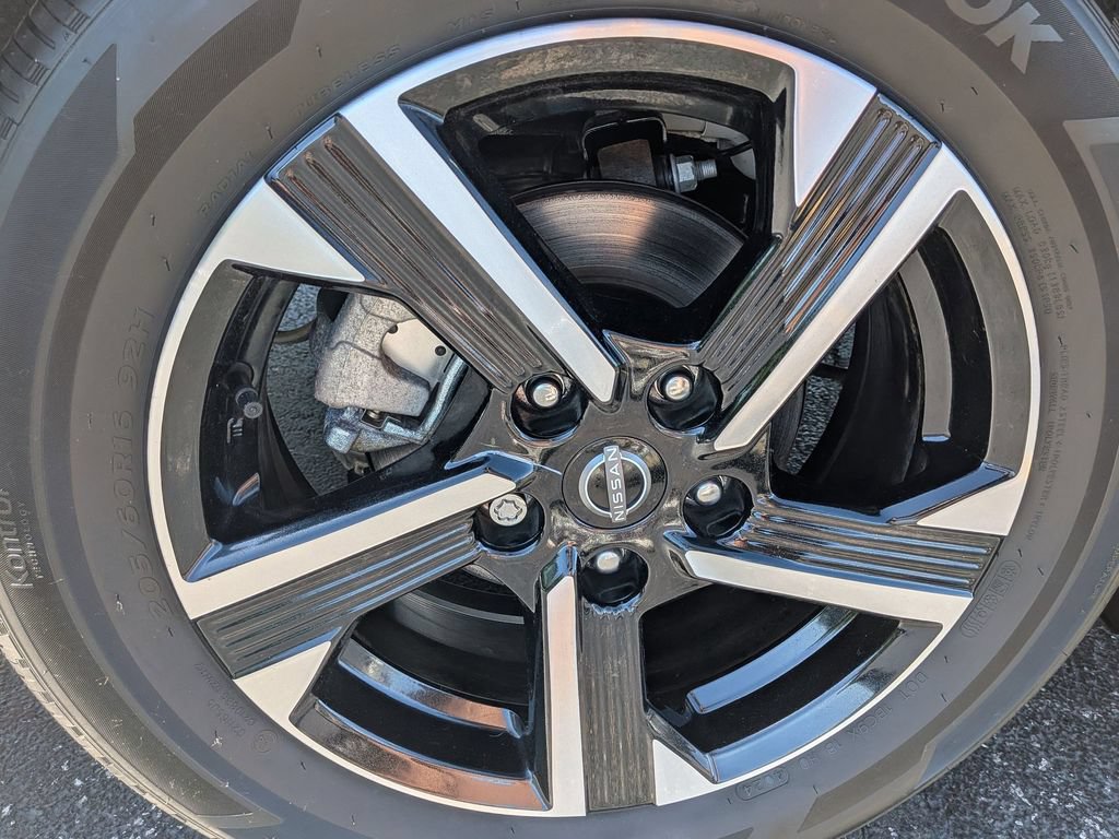 Used 2025 Nissan Sentra SV FWD image 24