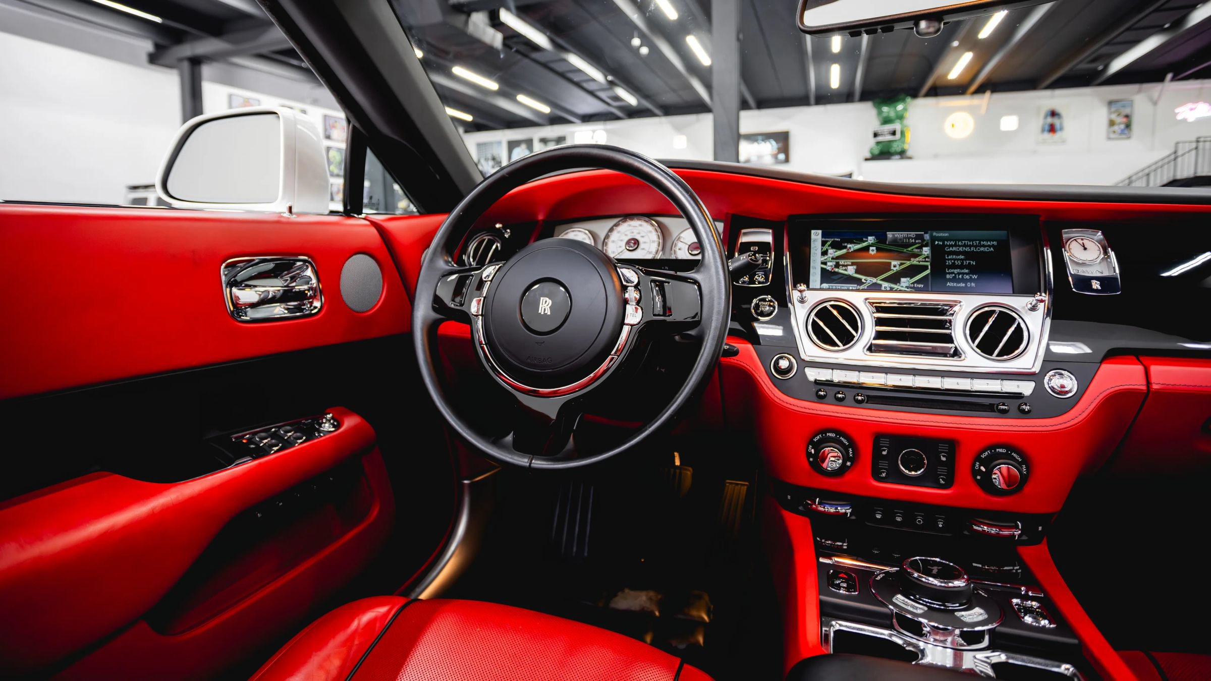 Used 2017 Rolls-Royce Dawn RWD image 65